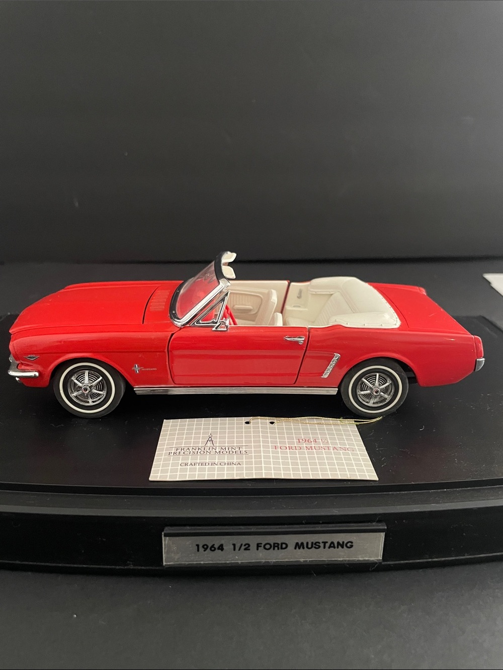 Franklin Mint 1964 1/2 Ford Mustang Red Convertible 1:24 w/ case